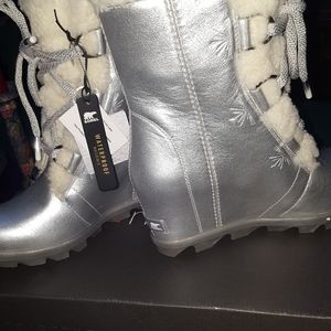 Sorel Women's Disney Frozen Boots Sz 8